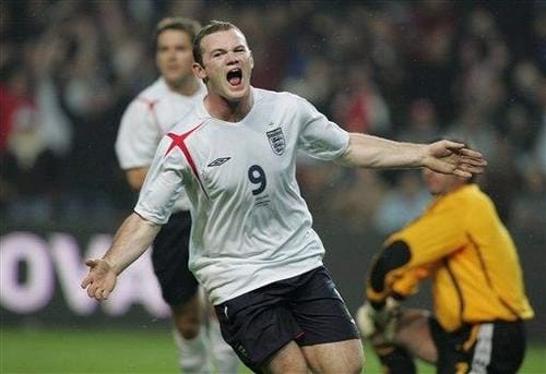 Rooney újra beszólt egy bírónak