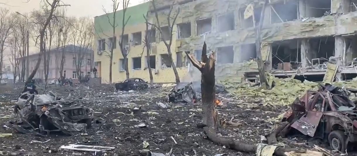 Legalább 35 ezer civilt menekítettek ki az ostromlott városokból Zelenszkij szerint