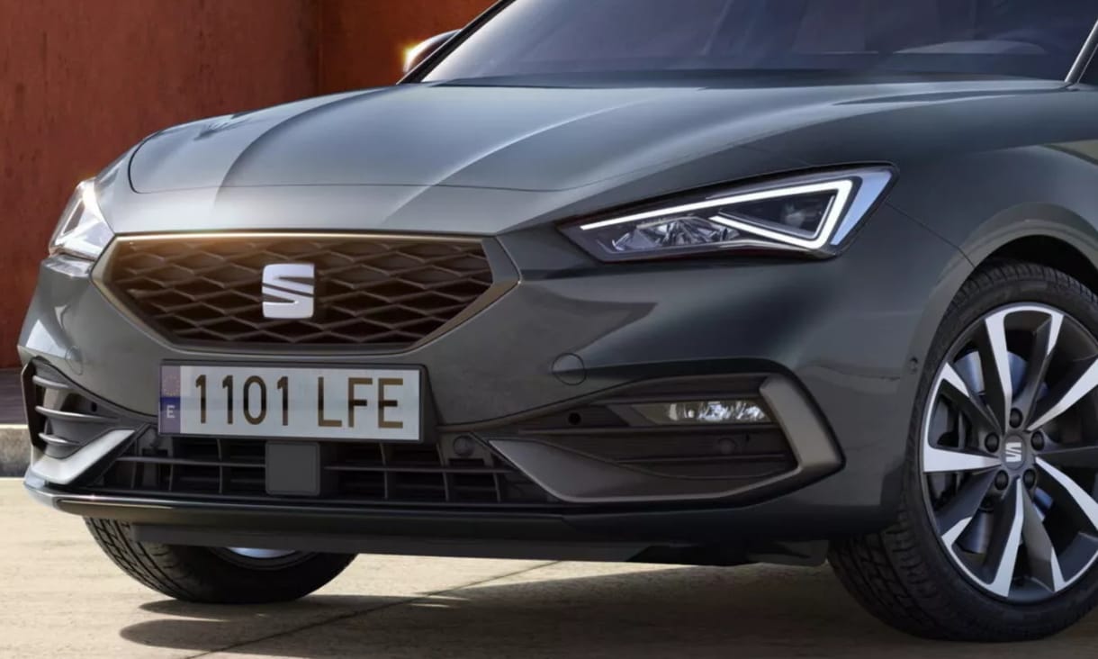 Ilyen is van: nagyobb motorokat kapott a Seat Leon, és már magyar ára is van
