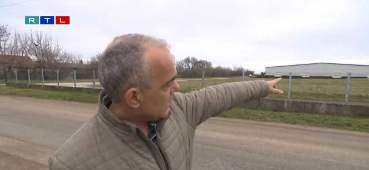 Tízezer tonna selejtes akkumulátort tárolhatnak lakóházak közvetlen szomszédságában Sárbogárdon