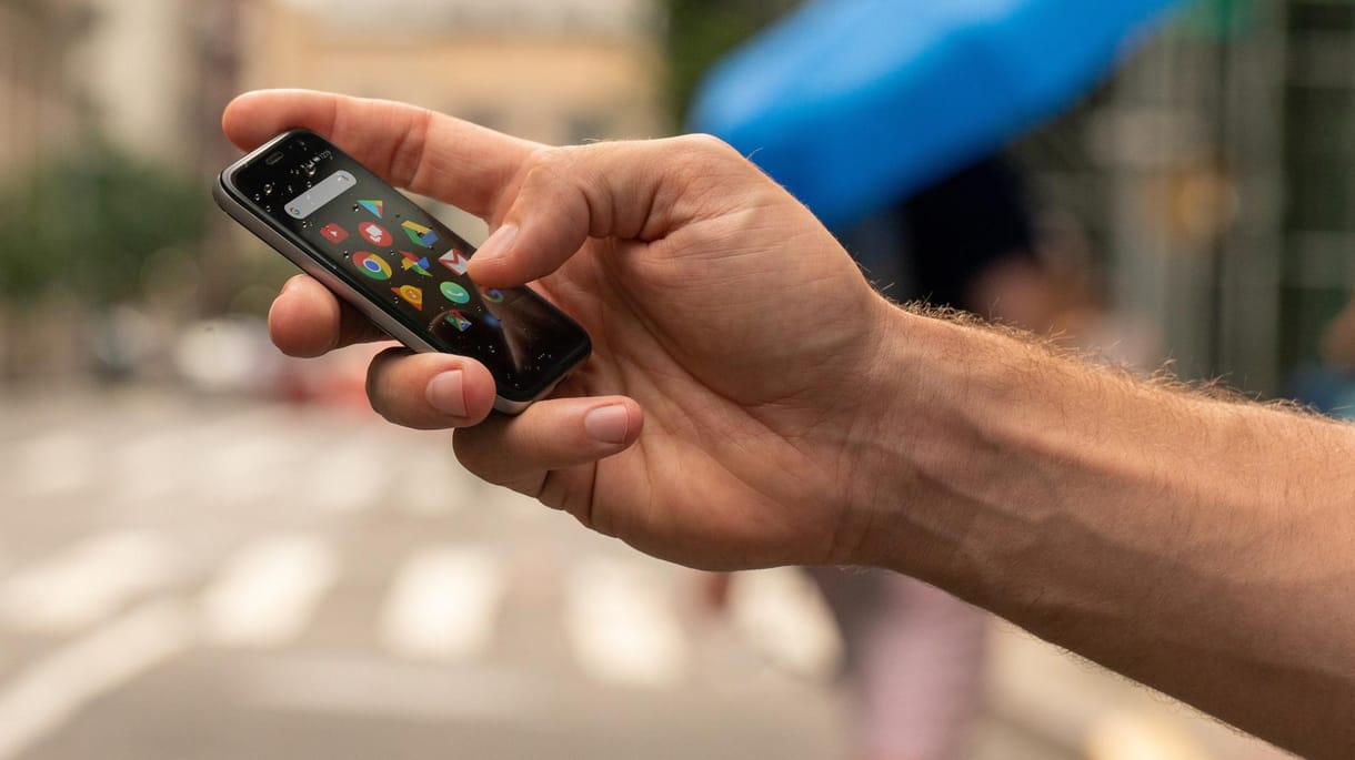 Visszatért a legendás mobilmárka: itt a Palm új okostelefonja, ami igen különlegesre sikerült