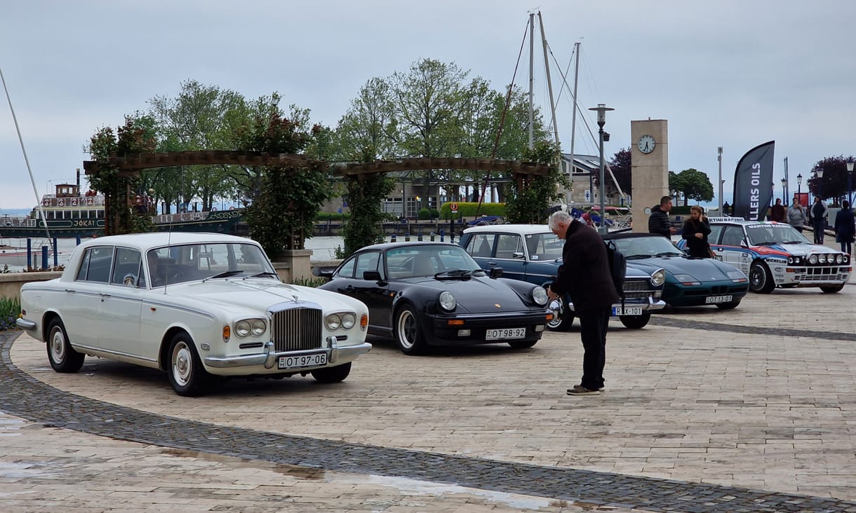 Ellepték a Balaton környékét a gyönyörű régi autók és motorok – körbefotóztuk őket