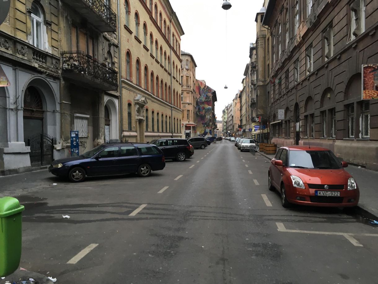 Átszervezik az erzsébetvárosi közlekedési rendet, megszűnik száz parkolóhely