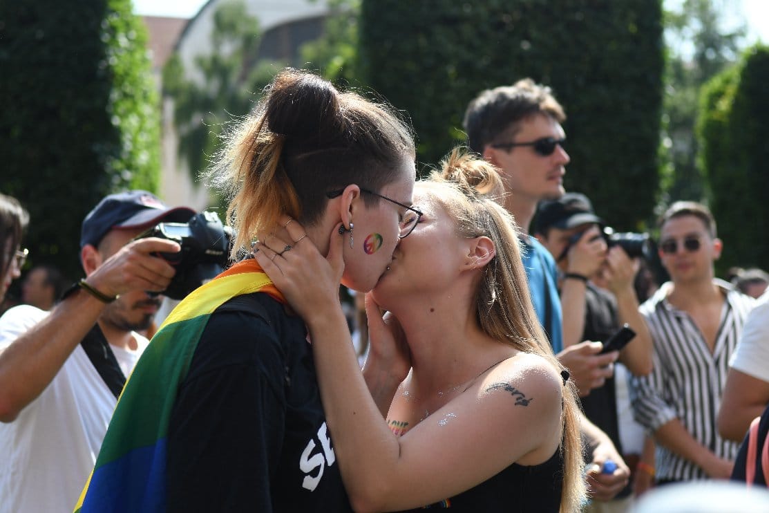 Közmunkára ítélte a bíróság a meleg szomszédjukat szekáló tiniket