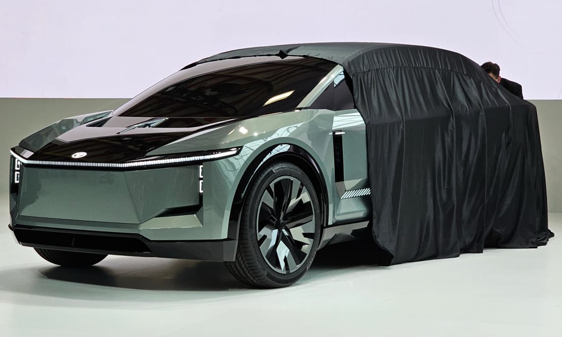 Célkeresztben az 1000 kilométer: körbefotóztuk a Toyota legnagyobb elektromos SUV-ját