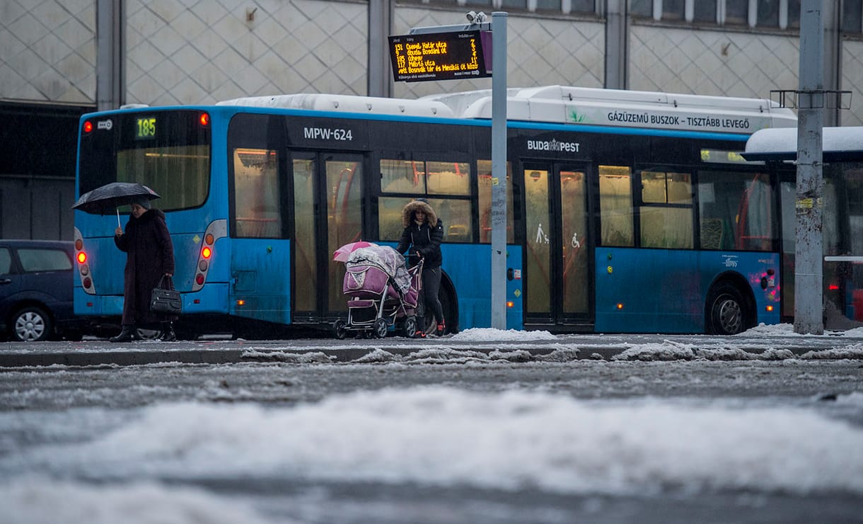 Ilyen az, amikor a buszban is havazik