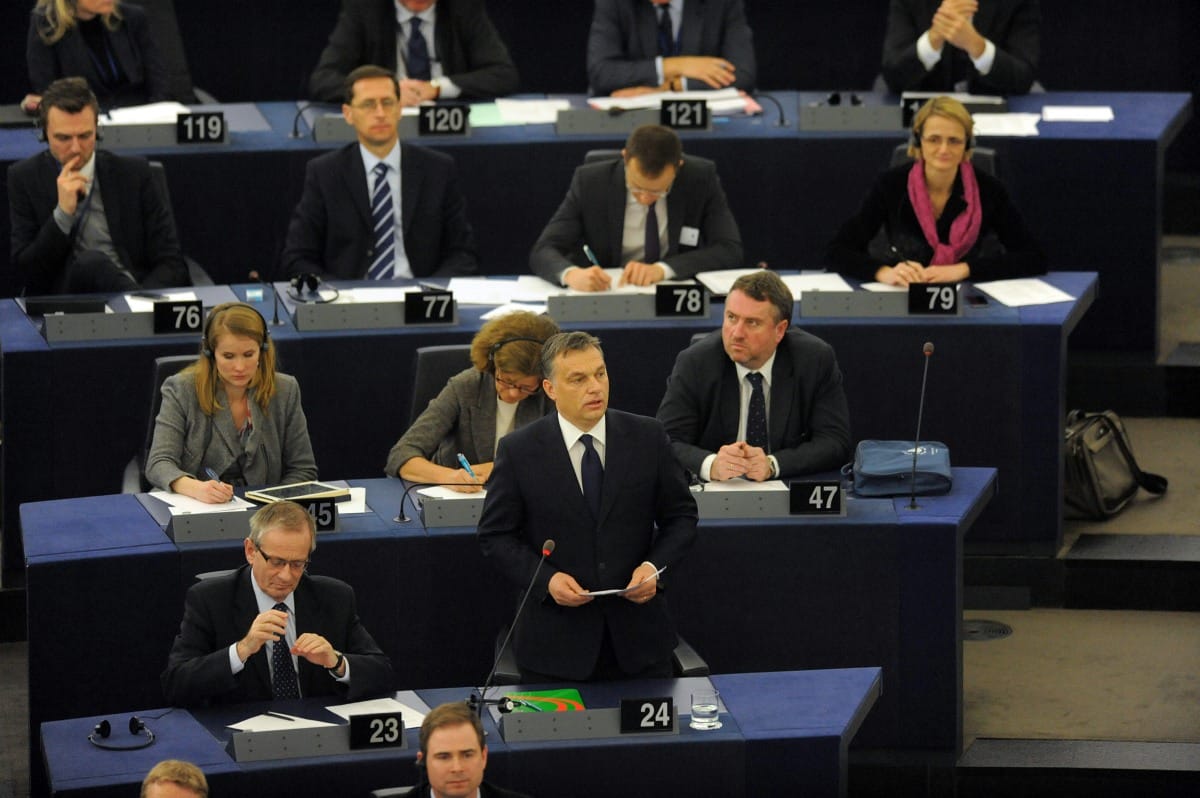 A hét, amikor Orbánék meghajoltak a faltól