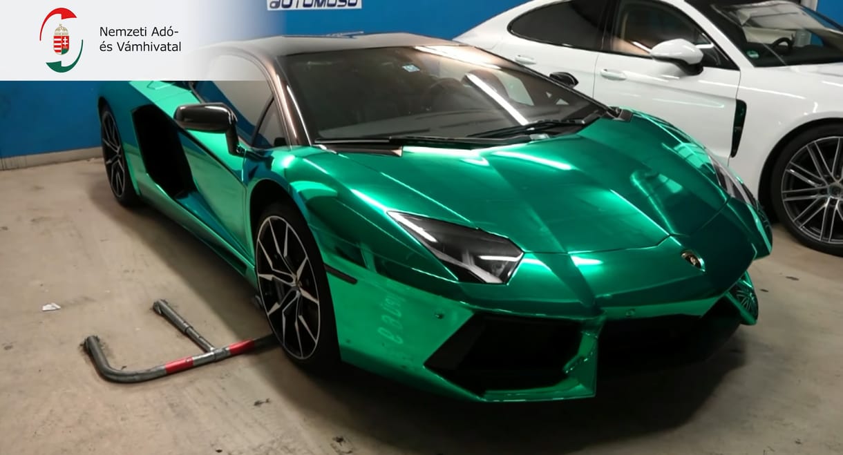 Adócsalás miatt lett vádlott a férfi, aki Lamborghiniből osztott maszkot a járvány elején