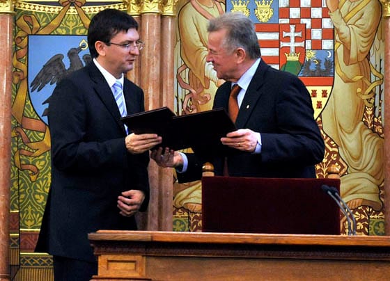 Vissza a jövőbe: Sólyom után, Schmitt előtt