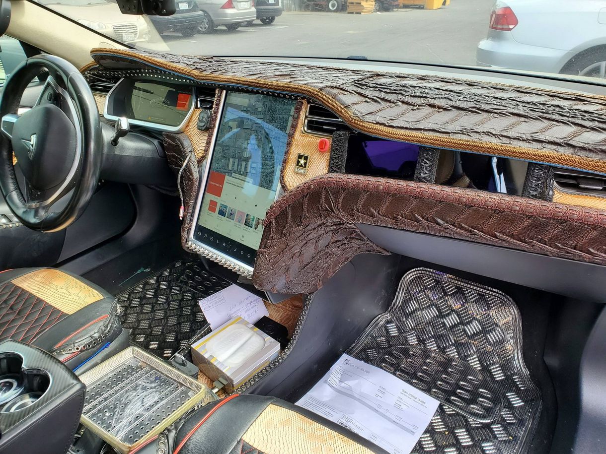 A krokodilbőrös Tesla ugyanúgy zöld rendszámos lenne