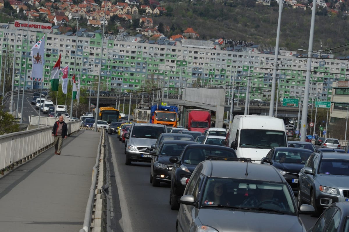 Súlyos baleset az Árpád hídnál