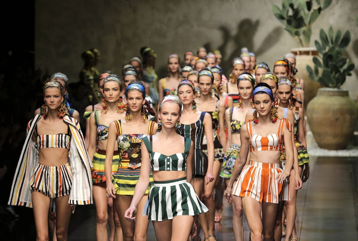Rasszista fülbevalók? Afroamerikai nőfejeket rakta a modellekre