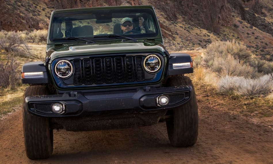 Kívánja a sarat: itt a megújult Jeep Wrangler
