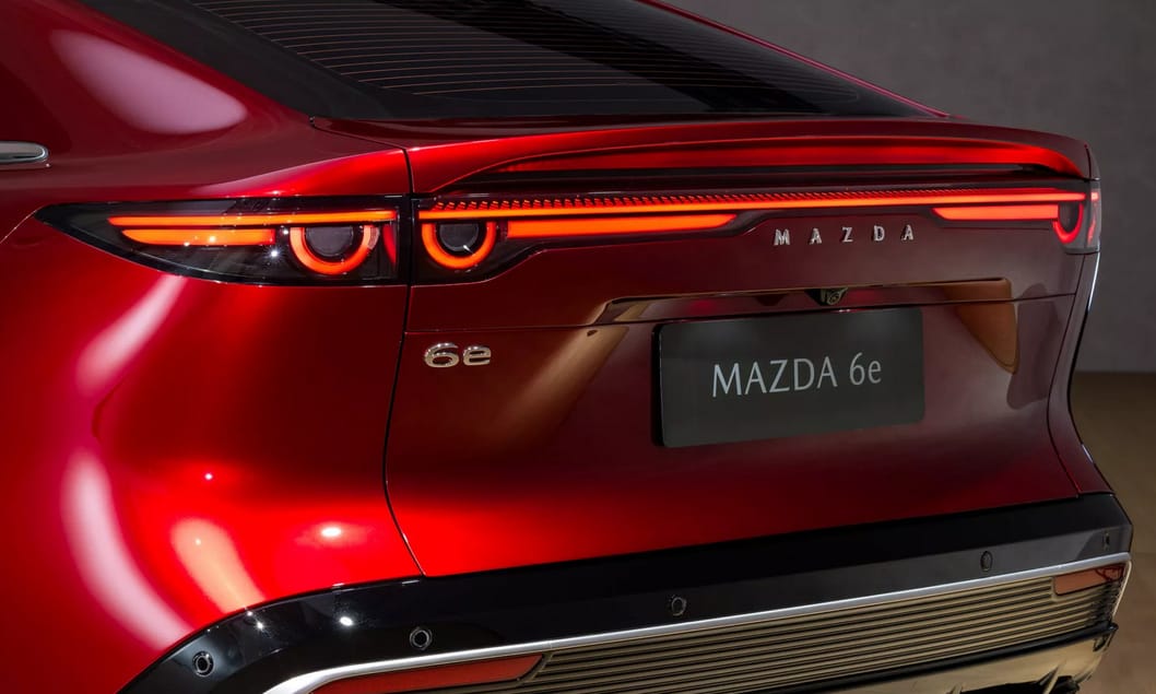 Európában a Mazda látványos és izgalmas új szedánja