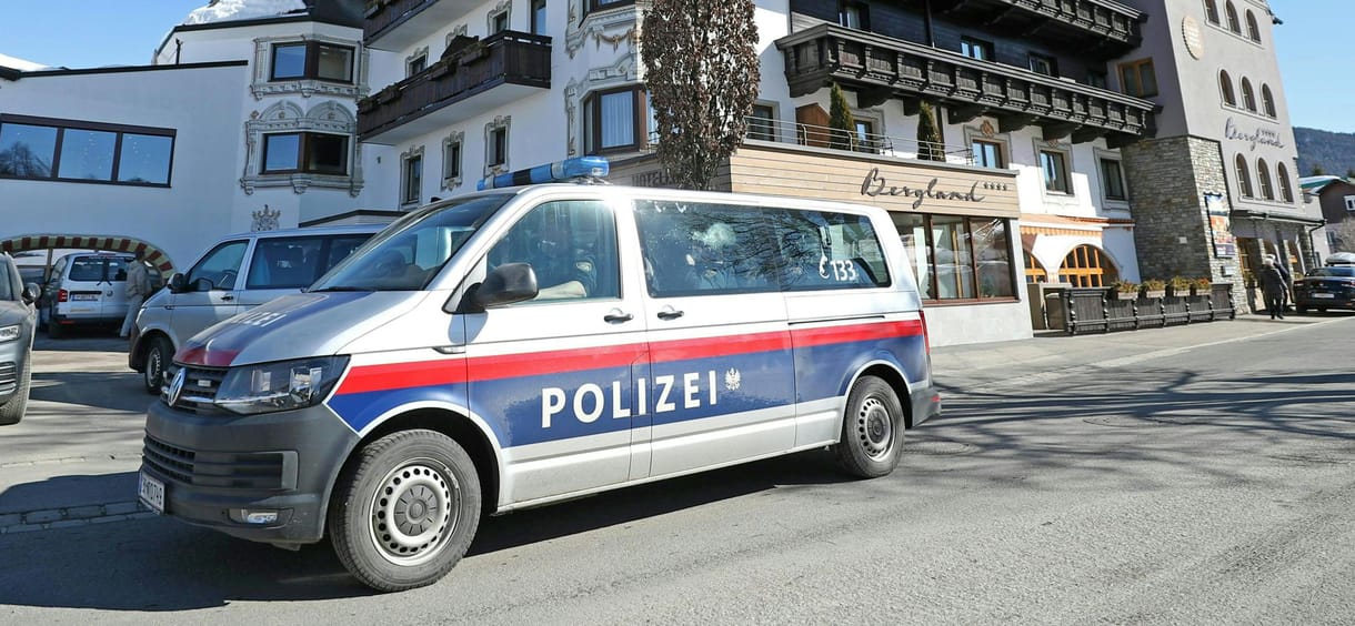 Őrizetbe vettek egy világvégevárót Ausztriában, aki egy pincébe vette be magát a családjával