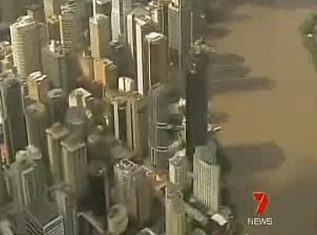 Videó: vízben állnak a felhőkarcolók Brisbane-ben