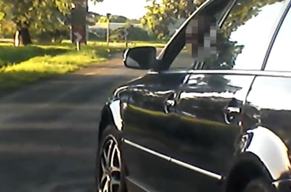 Vádat emeltek egy büntetőfékező autós ellen
