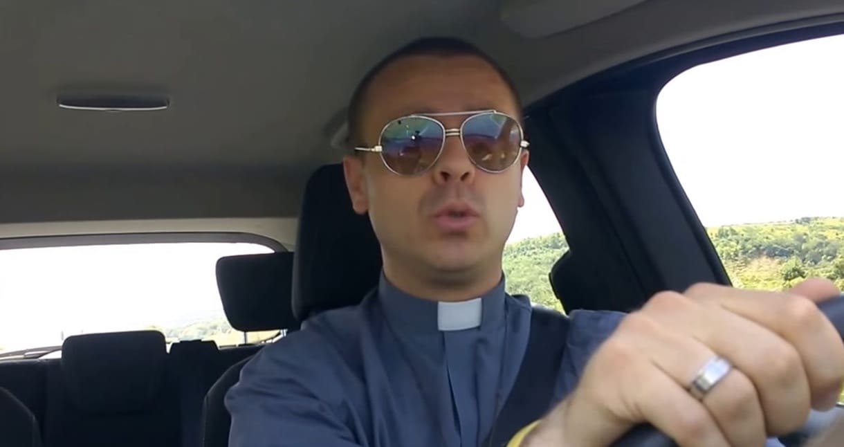 Újra szolgálhat az Orbánt Habonyról kérdező katolikus pap