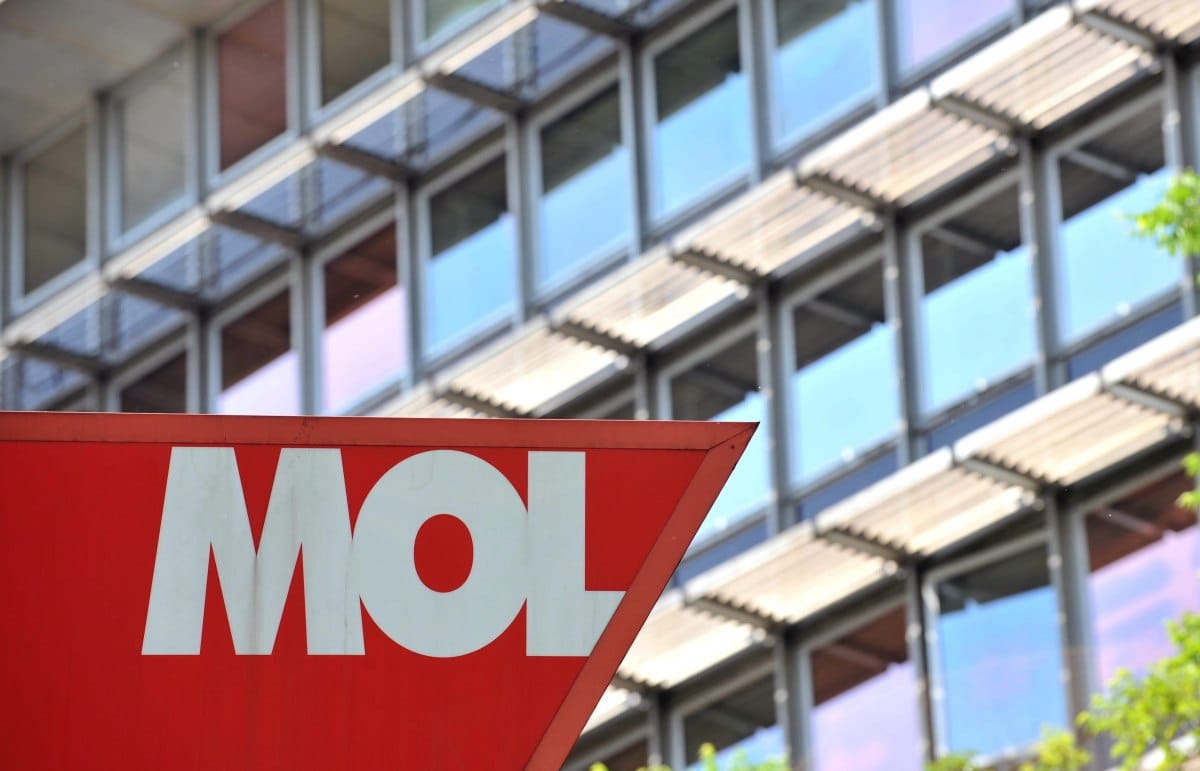 Árat emel a Mol: ilyen drága még nem volt a benzin