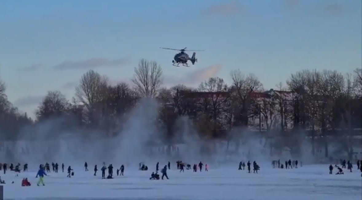 Helikopterrel kergette el az embereket egy befagyott berlini tó jegéről a rendőrség