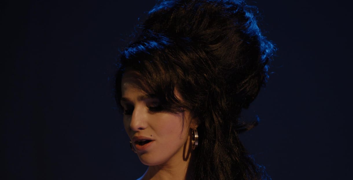 Megszólalásig hasonlít Amy Winehouse-ra az énekest játszó színésznő