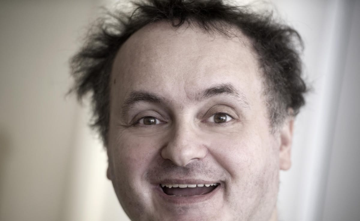 Laár András felajánlja Galla Miklósnak, hogy hordhatja a Karinthy-gyűrűjét