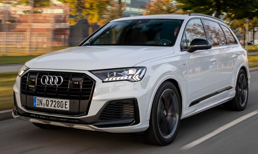 Itt a zöld rendszámos új Audi Q7