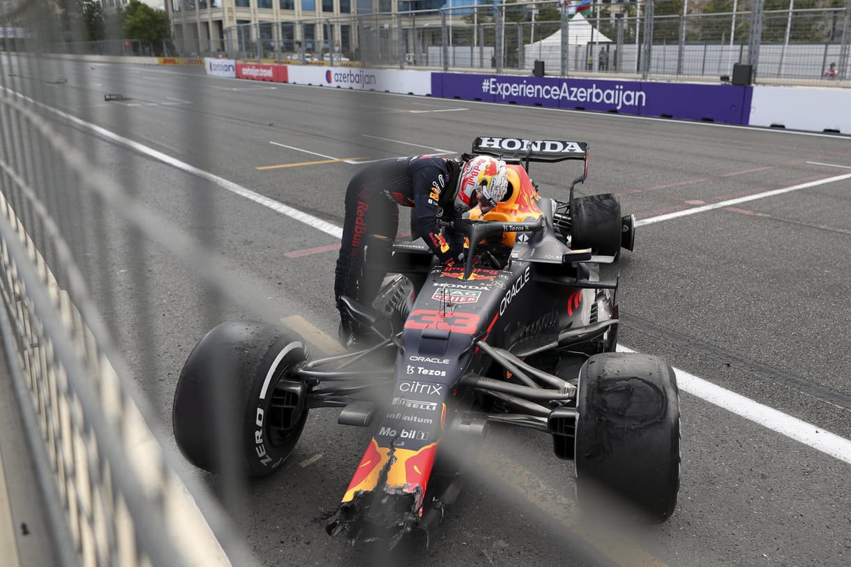 Azeri Nagydíj: Pérez győzött, Verstappen defektet kapott a célegyenesben (videóval)