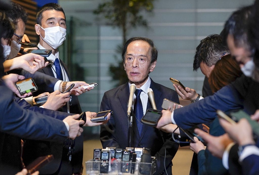 Az új japán jegybankelnöknek az inflációval kell megküzdenie, míg elődjének a deflációval