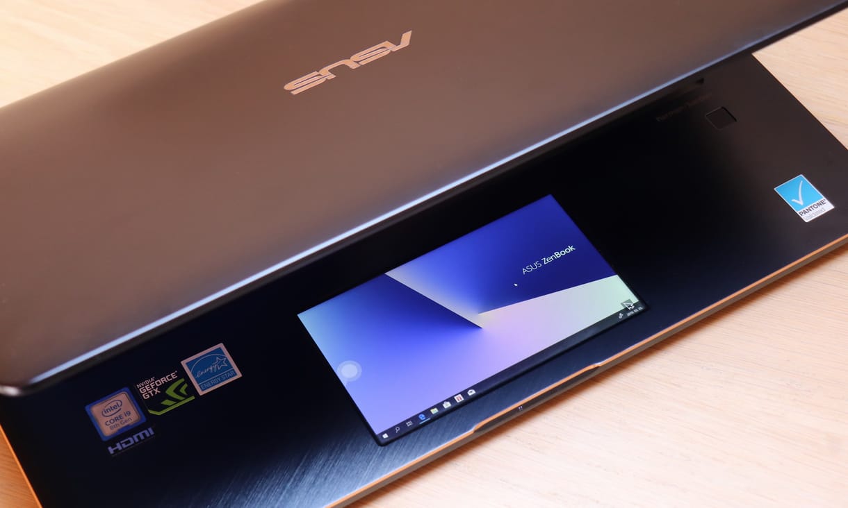 Teszten az Asus csúcslaptopja: egy kijelző a szemnek, egy az ujjaknak