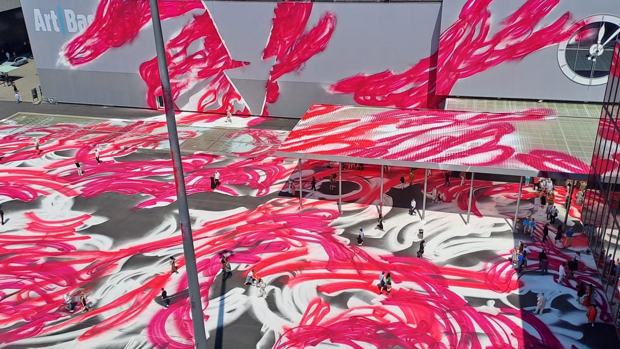 „Egyszer volt egy művészeti világ, most művészeti piac van” – kerülte a politikát az idei Art Basel, miközben a márka Katarban terjeszkedik