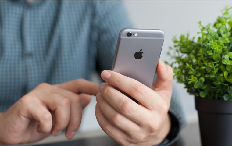 Vigyázzon, megint furcsa üzenettel idegesítik az iPhone-osokat, lefagy tőle a mobil