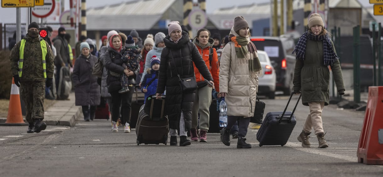 A lengyel jegybank engedélyezi az ukrán menekülteknek a pénzváltást