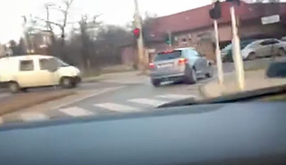 Kemény autós üldözés volt Csepelen kedd reggel – videó