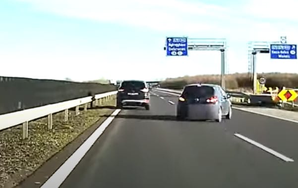 Az M3-as közepén kezdett forgolódni egy autós, aki elnézte a lehajtót – videó