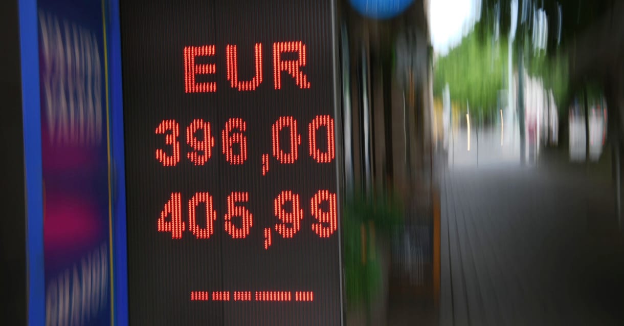 Beszakadt a forint a kőolajszállítás leállásának hírére