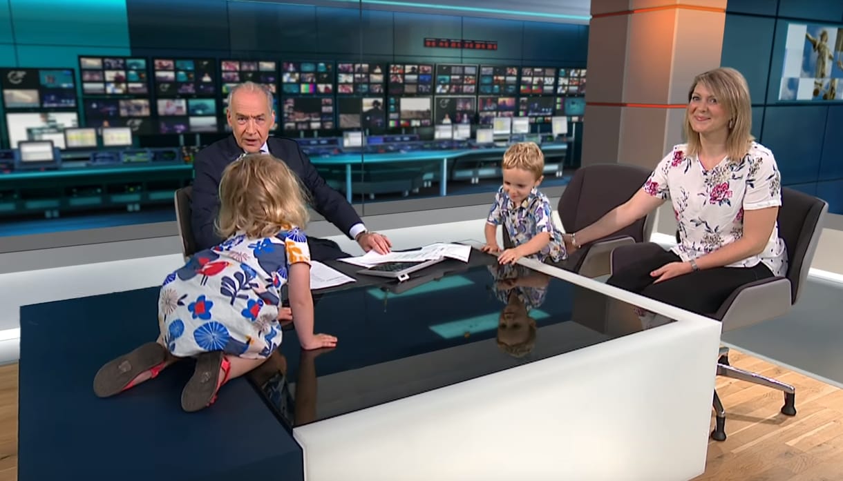 Cuki kislány verte szét a tévés beszélgetést - videó