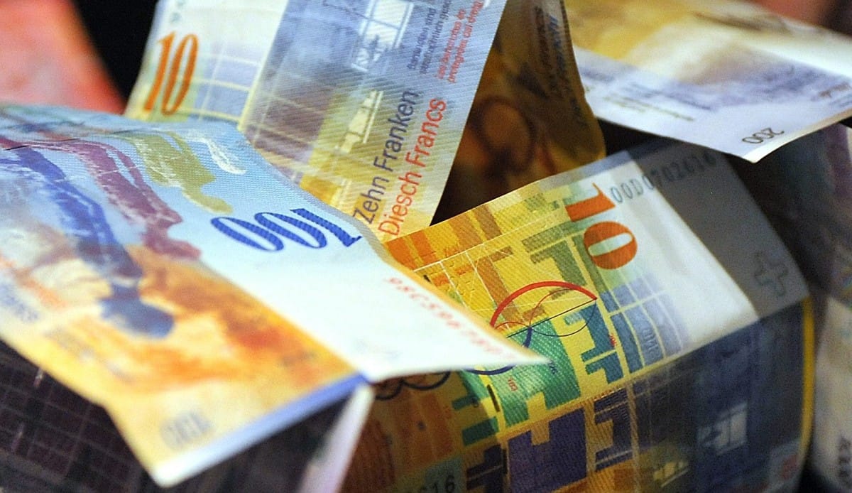 Origo: csendben van a kormány a pénzügyi viharban