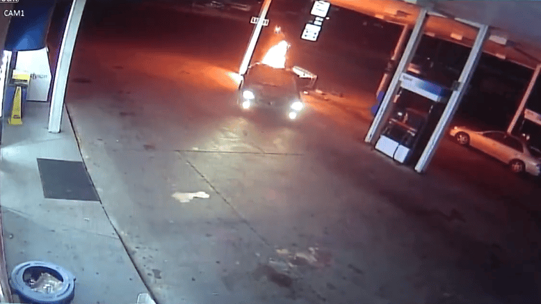 Videó: nem tudták kiszolgálni, dühében felgyújtotta a benzinkutat egy férfi