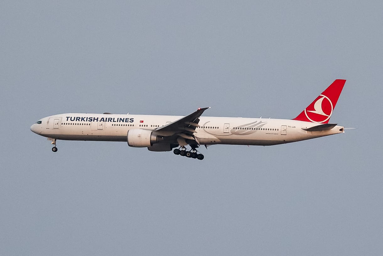 Kényszerleszállást hajtott végre egy török gép New Yorkban, miután meghalt a pilóta