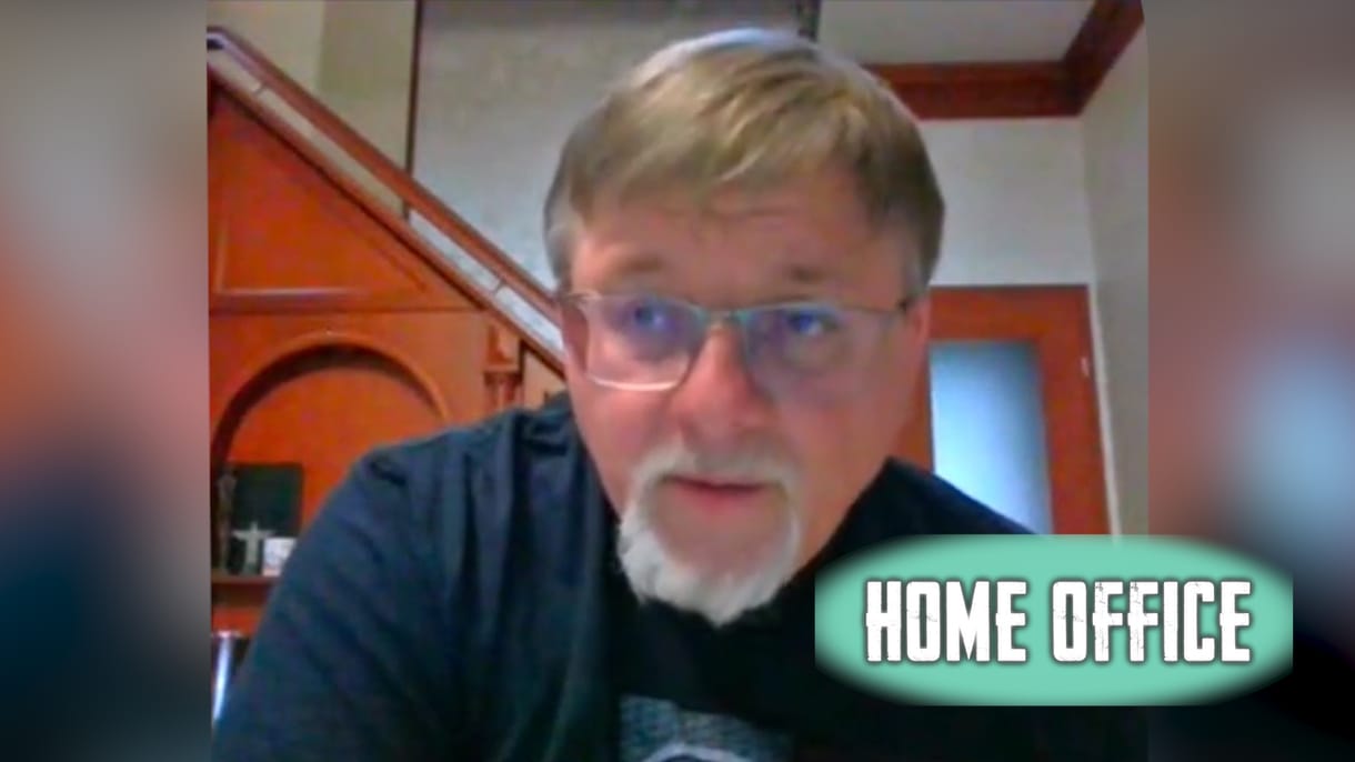 Dézsi Csaba András a Home office-ban: 