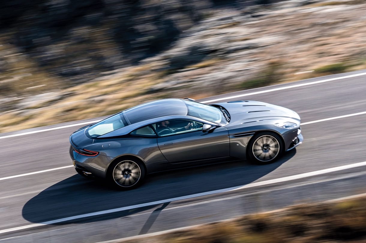 Lebukott az Aston Martin DB11 – fotók
