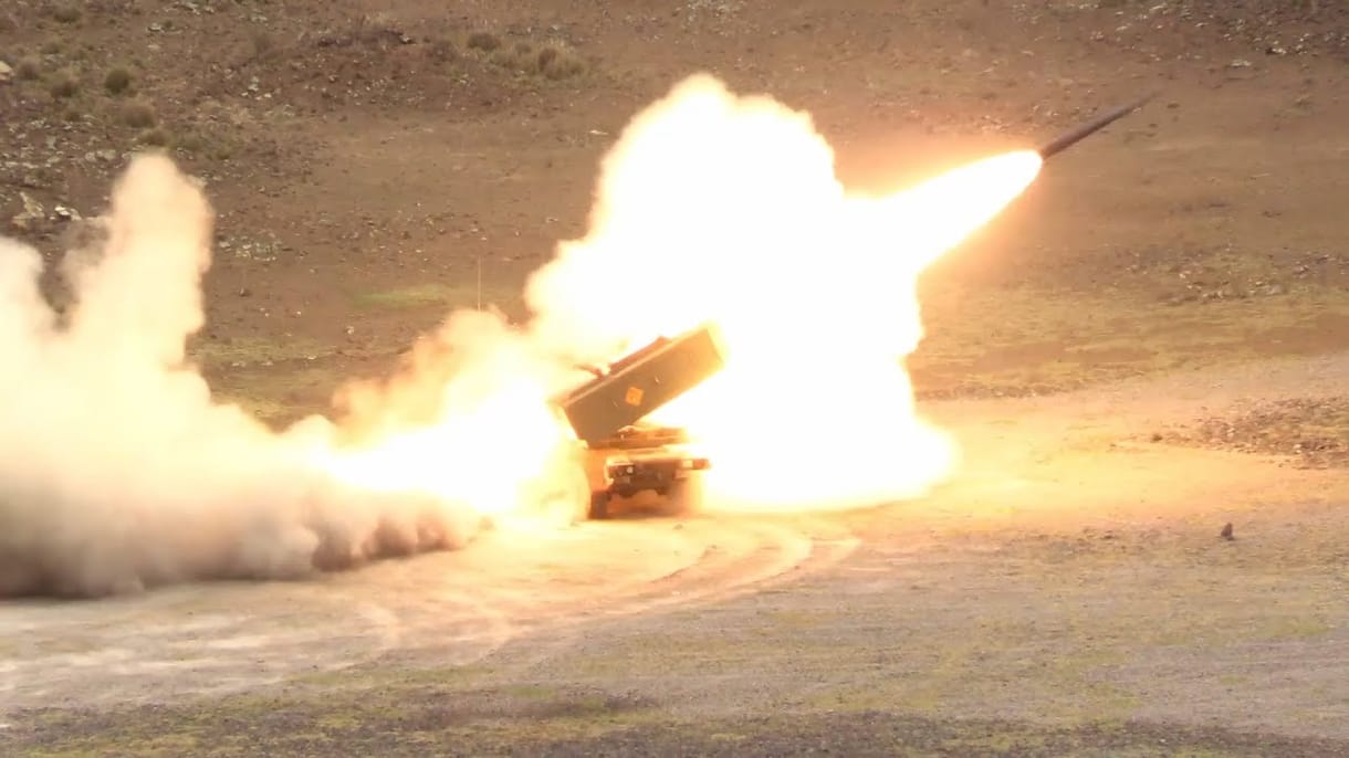Éjjel-nappal, esőben, sőt, ködben is működik: ezt tudja a HIMARS-rakétarendszer, ami Ukrajnába is eljutott