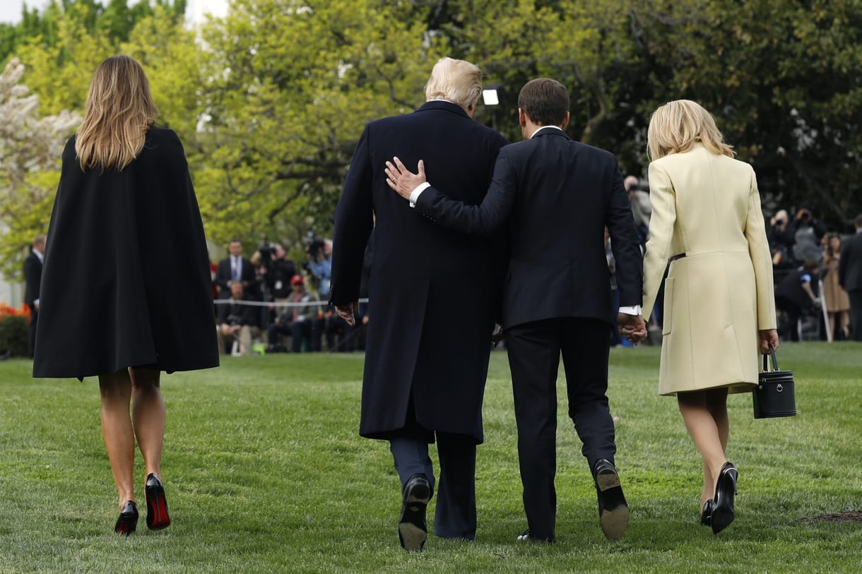 Megint jól megszorongatta egymás kezét Trump és Macron - videó