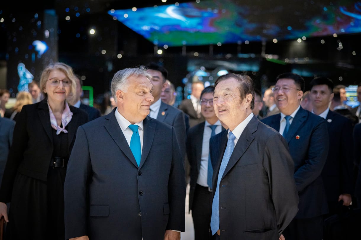 Orbán a Huawei vezetőjével is tárgyalt Kínában