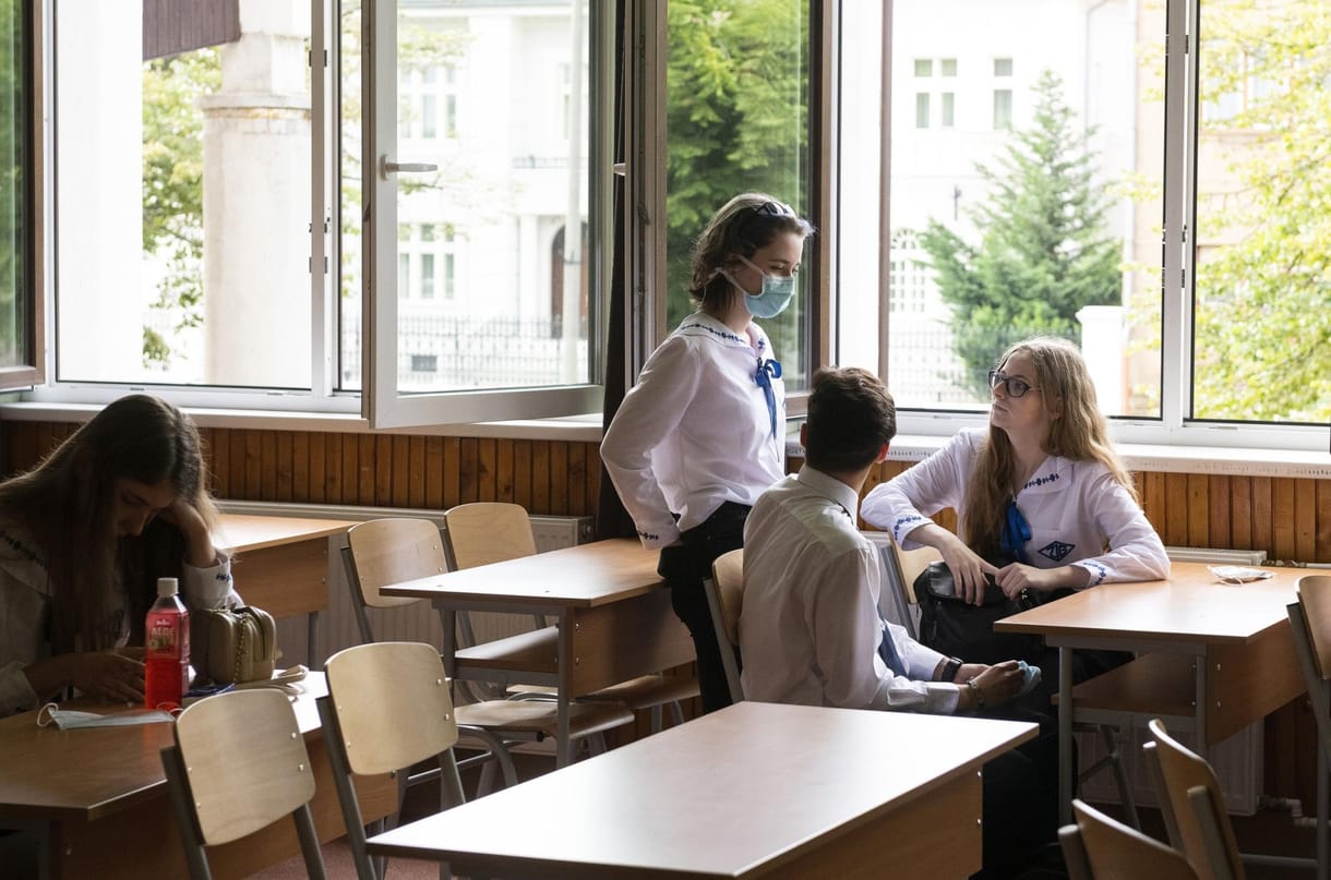 Szigor az iskolákban, félelem a vakcinától – így küzdenének a koronavírussal a hvg.hu olvasói