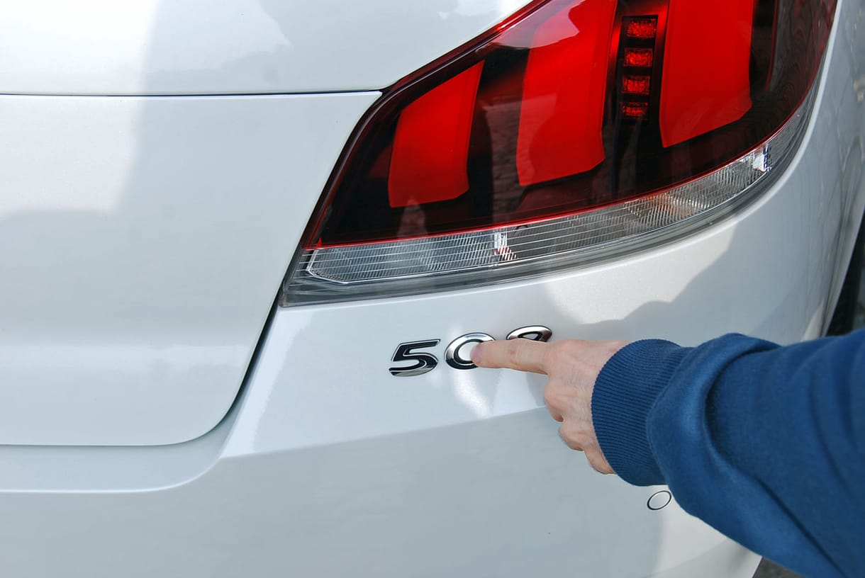Jön az új Peugeot 508, retteghet a Passat és a Mondeo?