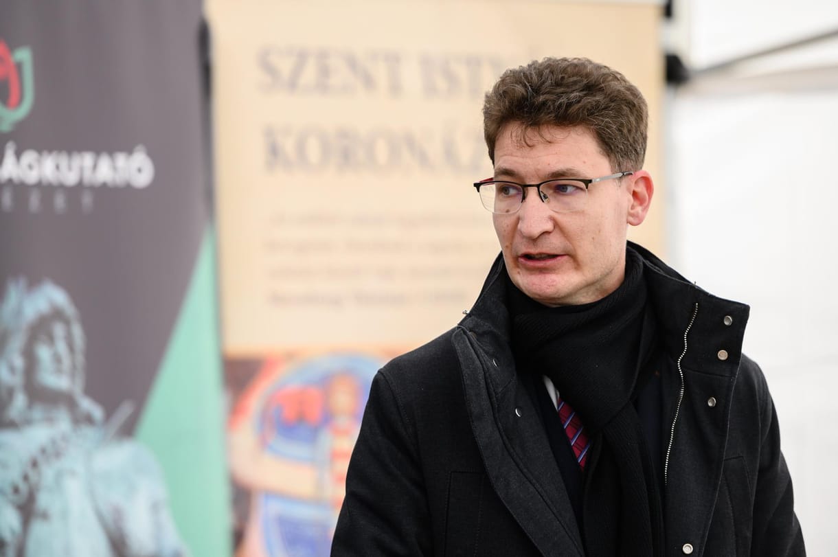 Cser-Palkovics a picsogást és sírást emlegető Vitályosnak üzent: Várom kormányszóvivő asszony bocsánatkérését