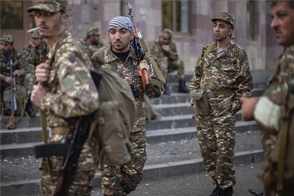 Egy Ukrajnán kívüli konfliktust minél hamarabb lezárna Putyin