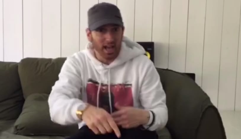 A szakállas Eminem boldog születésnapot rappelt 50 Centnek – videó